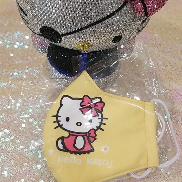 Hello Kitty Soft Face Mask - Picture 7 of 7